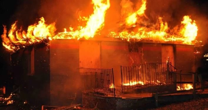 fire razes shops at plank section of boundary market ajegunle 706x375 1