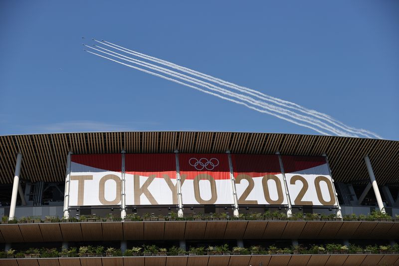 Tokyo 2020 Olympics Preview - Olympic Stadium, Tokyo, Japan - July 21, 2021 Japan's aerobatics team, the Blue Impulse, during a practice run for the opening ceremony REUTERS/Issei Kato