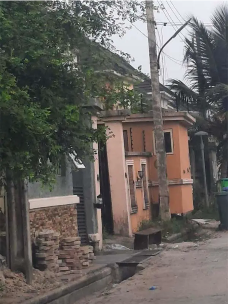 Screenshot 2022 02 14 at 22 09 26 Breaking Man asks wife to pay back his money holds her children hostage at Lekki