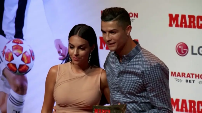 Screenshot 2022 04 22 at 20 59 46 2022 04 18T192552Z 1 LWD242518042022RP1 RTRWNEV C 2425 SOCCER RONALDO BABY.MP4.00 00 53 14.Still001.jpg WEBP Image 1040 × 585