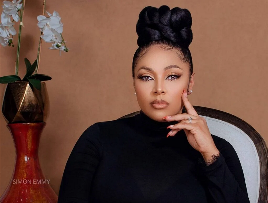 screenshot 2022 09 02 at 11 18 27 lola omotayo okoye 1024x1024.webp (webp image 1024 × 1024 pixels) — scaled (69%)