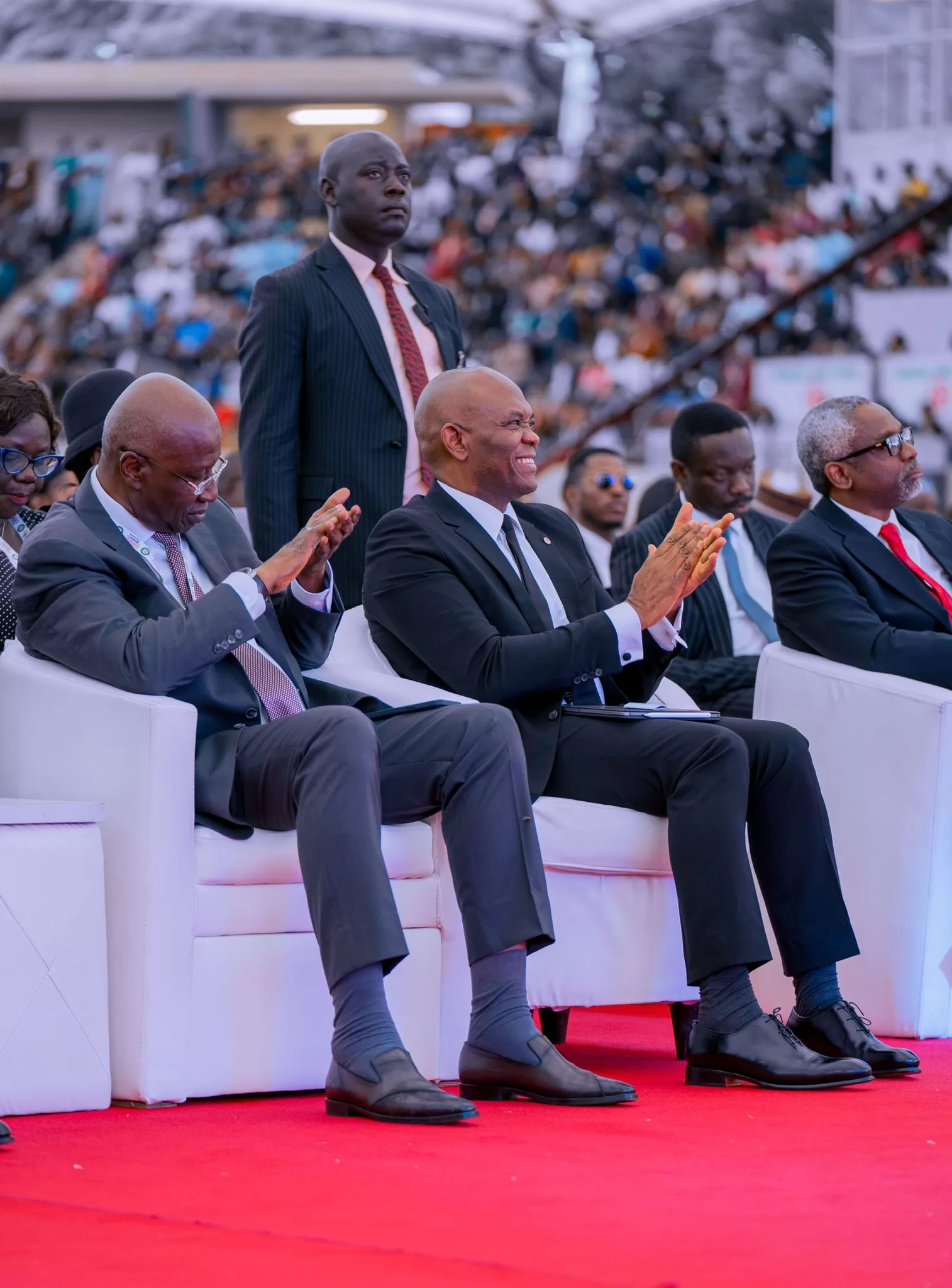 F4nw8IjWkAE2iLA jpeg