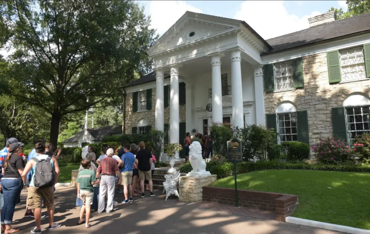 Ruthless ‘Nigerian scammer’ allegedly takes credit for auction scare at Elvis Presley’s Graceland: ‘I had fun’ 