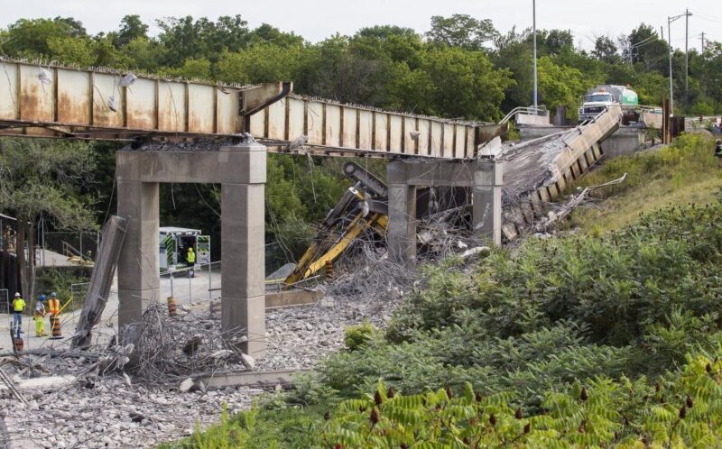 China bridge collapse kills 12, over 30 missing