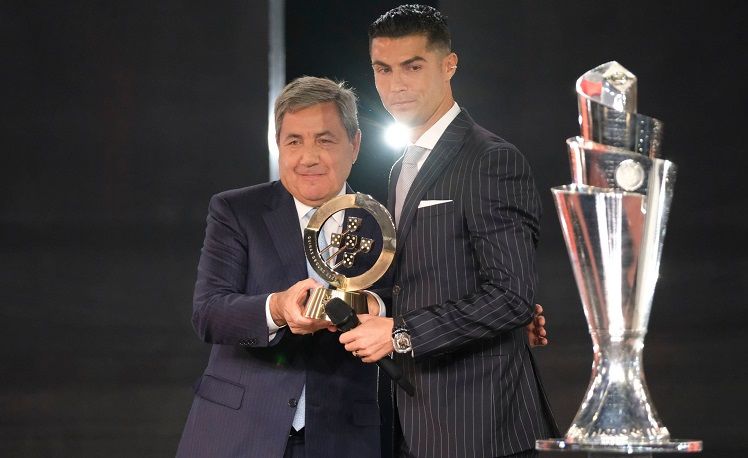 Cristiano Ronaldo Platinum Quinas Trophy