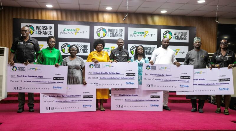 Board Member, Worship For Change, Pastor Femi Obayewa; Founder, Flora Trust Foundation, Chika Ugochukwu, Lagos; Founder, Agbedare Jesus Care Foundation, Ibadan, Beatrice Agbedare;  Founder, Gilead Initiatives, Bisola Olufolajimi-Idowu; Founder, Bethesda School for the Blind, Chioma Ohakwe; Chief Responsibility Officer, Worship for Change, Wale Adenuga; Founder, Jesus Orphanage, Pastor Mighty Frank and Founder, Gold Gate Mission, Michika, Evangelist James Thumba and Board Member, Worship for Change, Ayopeju Njideka at the presentation of N36,750,000 to six charities by the Worship for Change, organisers of  Green Worship Concert, held in Lagos on Tuesday.