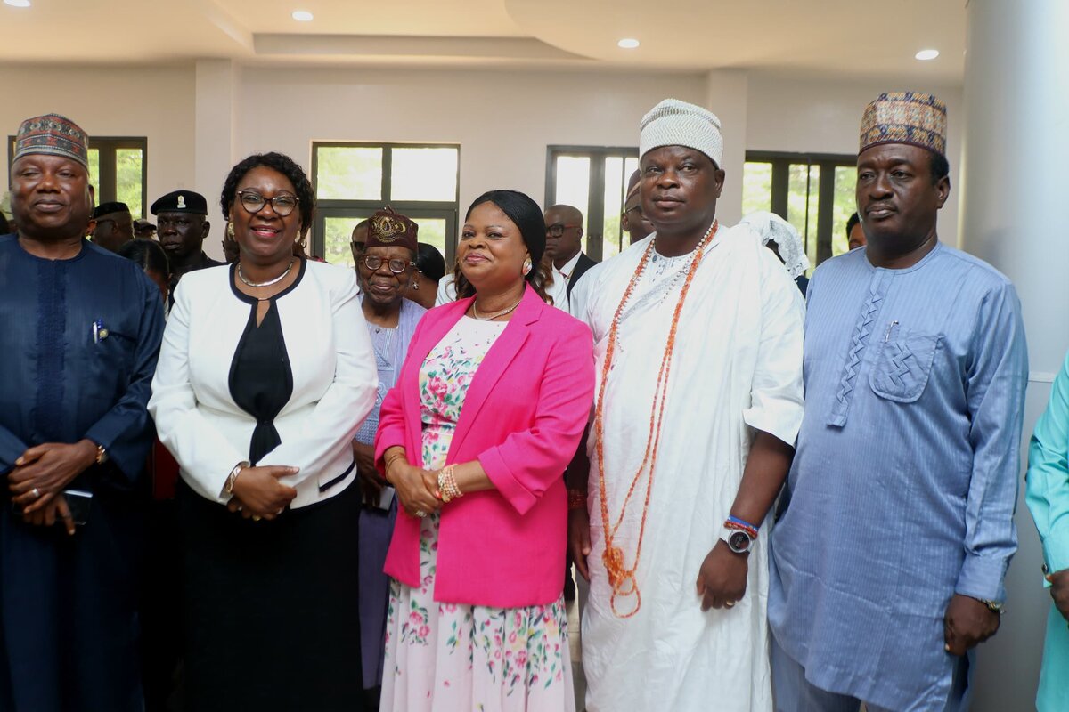 fcf9c0f3 d743 4e6f bc88 df49de53f3a5