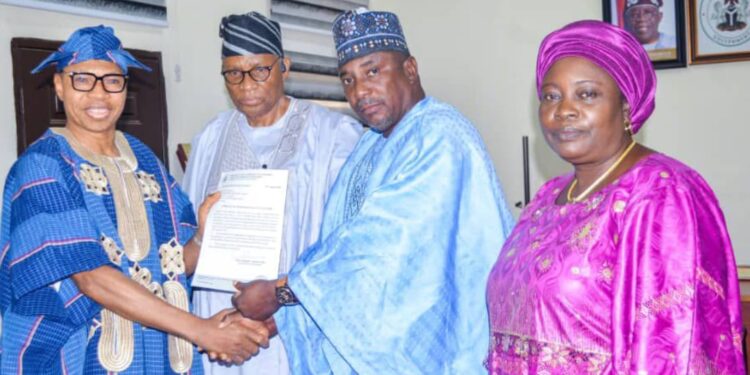 Oba Isiaka Babatunde Malik Adekeye