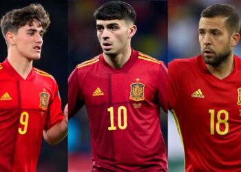 Luis de la Fuente announces Spain squad for 2026 World Cup qualifiers, blending rising stars like Lamine Yamal with veterans like Morata and Carvajal.