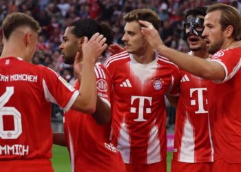 Harry Kane scores twice as Bayern beat Chelsea