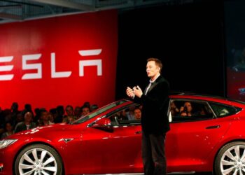 Elon Musk buys Tesla shares