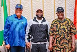 Governor Umo Eno celebrates Davido’s 5ive Alive tour stop