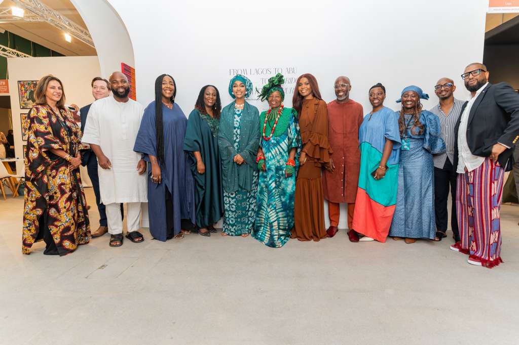Diverse group of professionals attending Freelanews event, showcasing African culture and modern networking opportunities at a vibrant conference with traditional and contemporary attire.