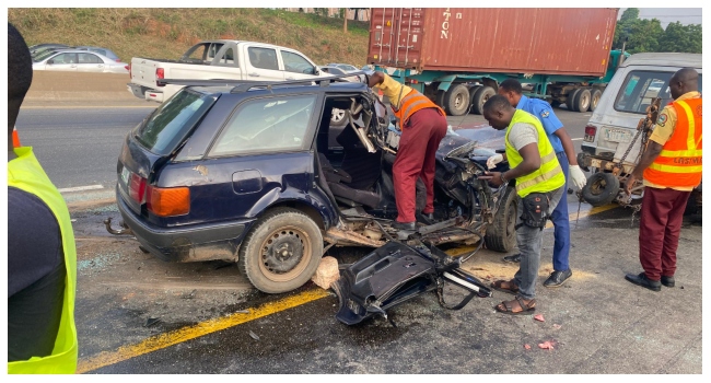 Lagos-Ibadan crash kills three and leaves several injured