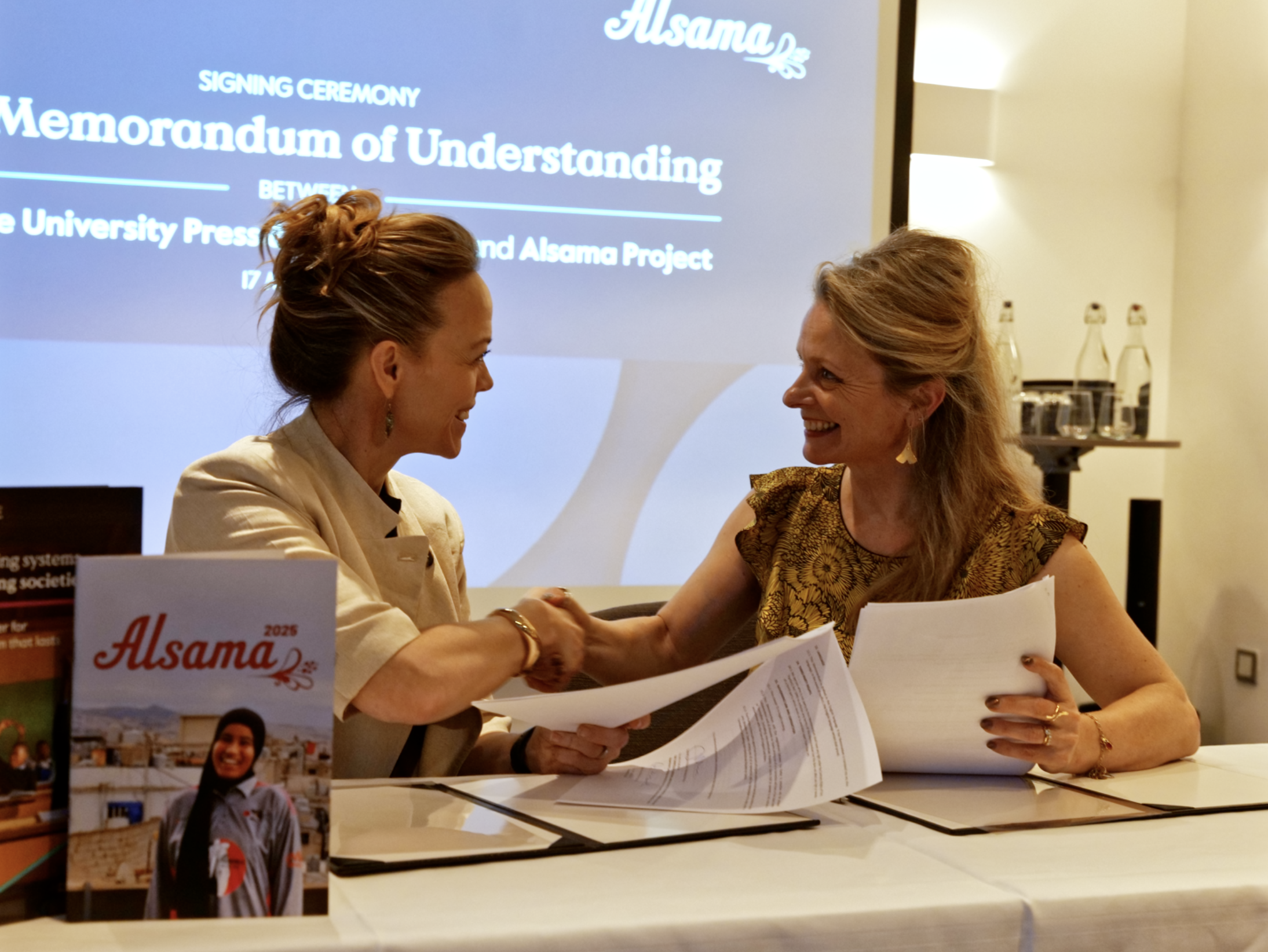 Jane Mann Cambridge and Meike Ziervogel Alsama Project sign agreement. Credit Cambridge
